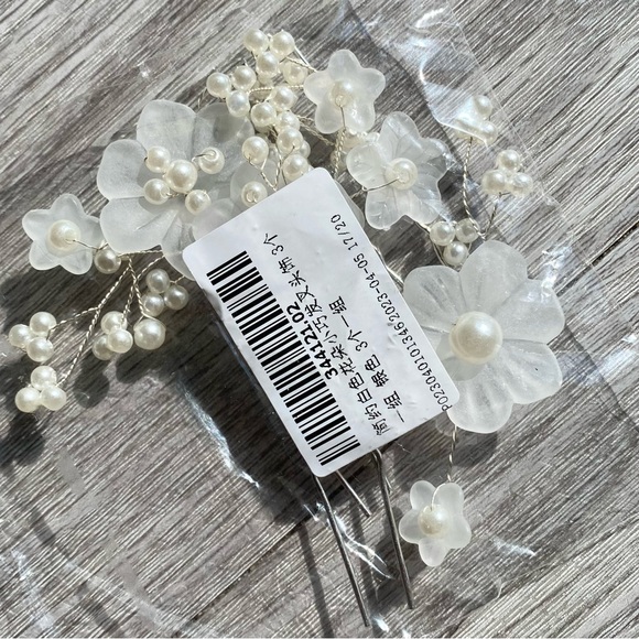 BNIP Silver and White Bridal Hair Pins - Picture 5 of 5